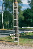  - Třídílný žebřík z lehké slitiny EN 131, klíčky 11. Long 3,50m. Skládané délka 1,36 m. Hmotnost 9,12 kg . Příčky 11. Long 3,50m. Skládané délka 1,36 m. Hmotnost 9,12 kg .