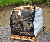  - Velký pytel dříví Rozměry 80 x 95 x 100 cm. Hmotnost , 1320 g .